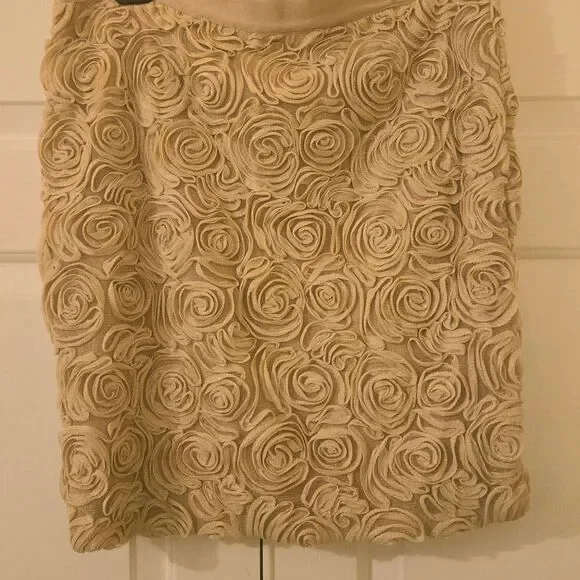Banana Republic Textured Beige Pencil Skirt - Picture 3 of 7